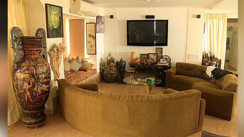 Shraddha Kapoor father Shakti Kapoor beautiful home inside photos KPJ