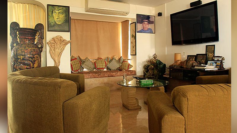 Shraddha Kapoor father Shakti Kapoor beautiful home inside photos KPJ