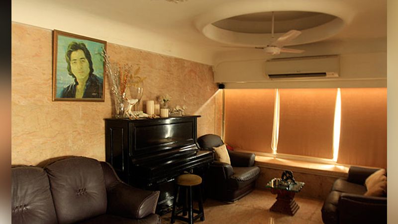 Shraddha Kapoor father Shakti Kapoor beautiful home inside photos KPJ