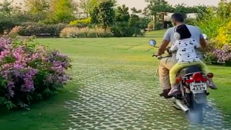 ms dhoni daughter missing dad dhoni as he went for ipl, shared photo in instagram dva