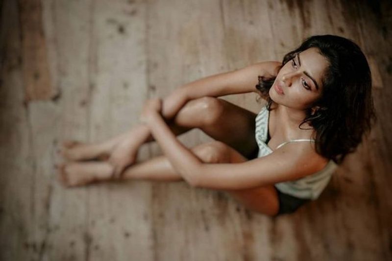 Amala Paul hot pic is just what you need to move on