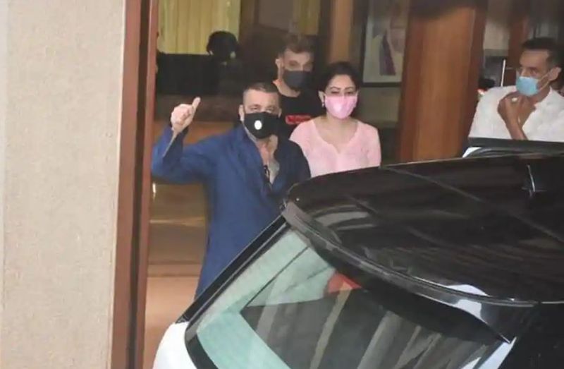 Sanjay Dutt and Maanayata Dutt celebrate Ganesh Chaturthi at home ADB