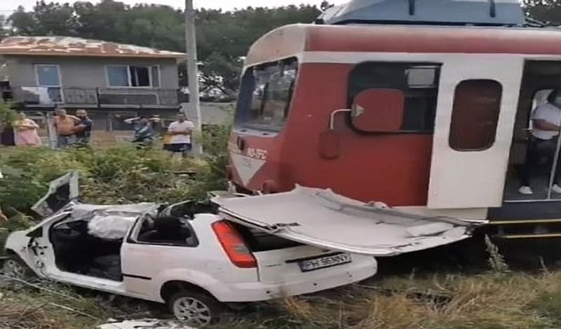 Man captured his own death on camera killed after train hits white ford while live streaming with wife kph