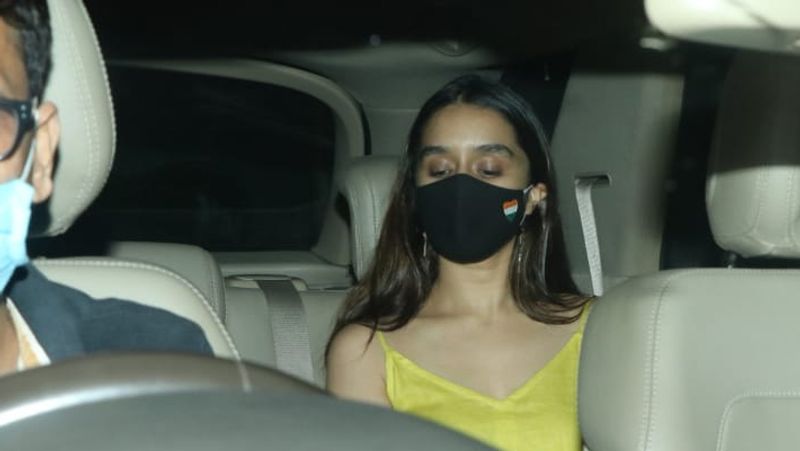 saif ali khan with pregnant wife kareena kapoor spotted outside friend amrita arora house KPJ