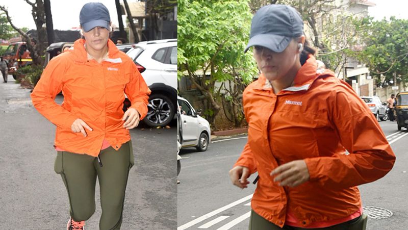 saif ali khan with pregnant wife kareena kapoor spotted outside friend amrita arora house KPJ
