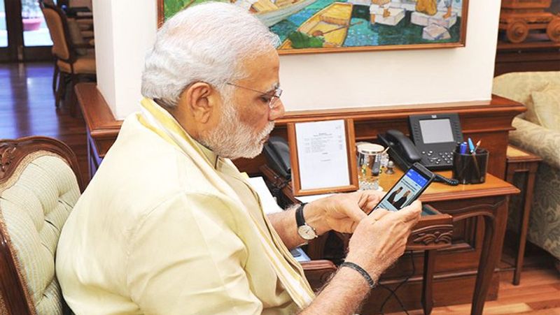 know which mobile phone and sim card pm modi uses dva