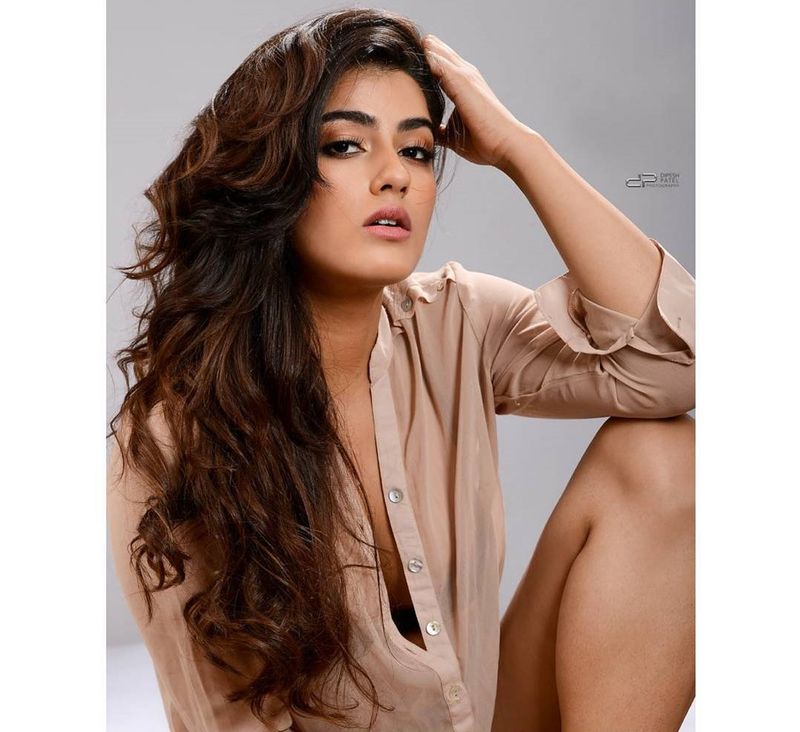 Tollywood Heorine Kavya Thapar Hot Photos
