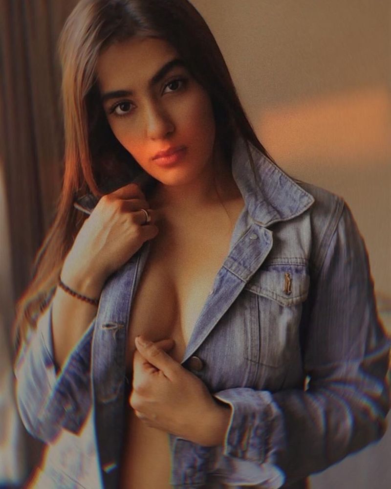 Tollywood Heorine Kavya Thapar Hot Photos