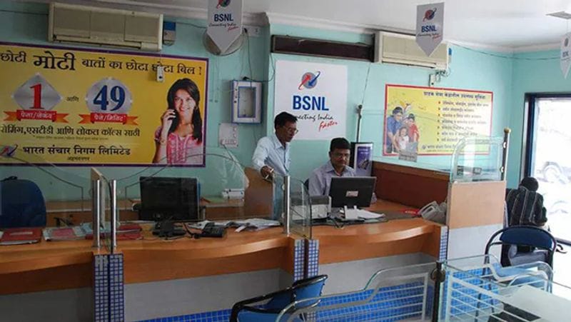 BSNL-এর ৩৬৫ টাকার বার্ষিক প্রিপেইড প্ল্যান সারা দেশ জুড়ে রয়েছে। এই প্ল্যানর প্রতিটি নেটওয়ার্কে সীমাহীন ভয়েস কলিং এর সুবিধা মিলবে।