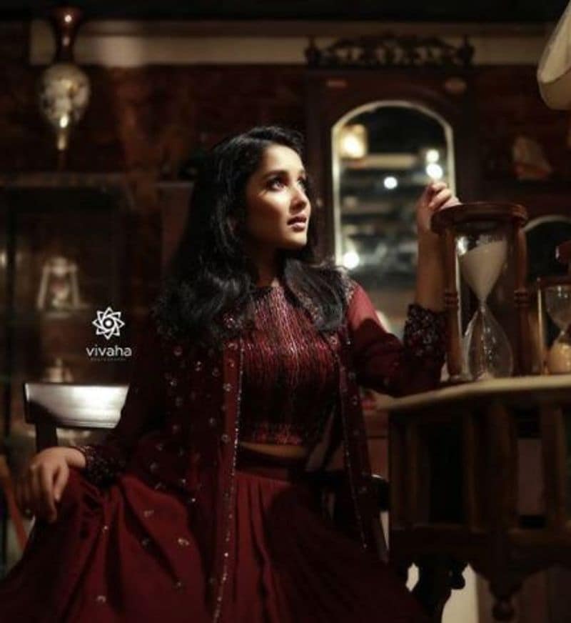 இந்த படத்திலும் அஜித் - நயன்தாரா ஜோடிக்கு மகளாக வந்து ரசிகர்களின் கவனம் ஈர்ந்தார். 