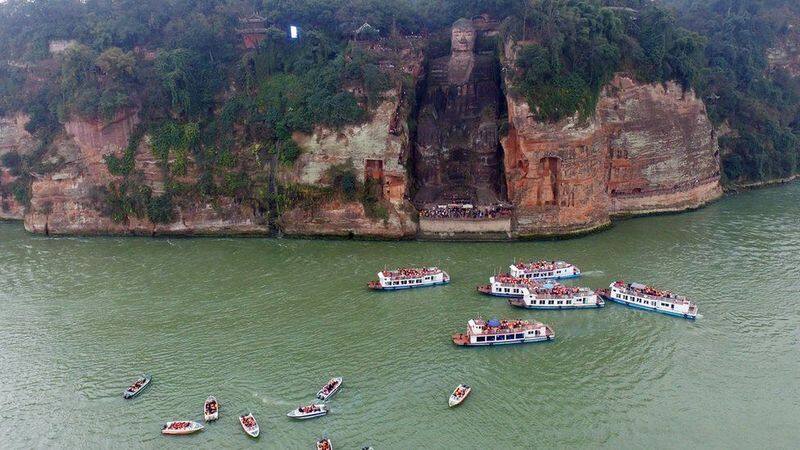 China floods touch the feet of Giant Buddha