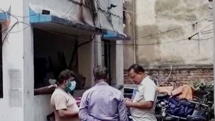 Elderly man commits suicide after allegedly murdering his wife in Howrah BTG Elderly man commits suicide after allegedly murdering his wife in Howrah BTG