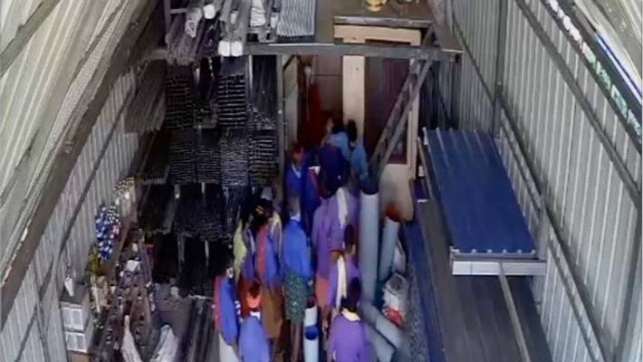 head load workers booked for assaulting nri industrialist in palakad head load workers booked for assaulting nri industrialist in palakad