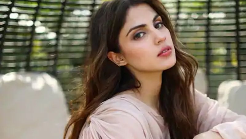 Sushant Singh Rajput suicide case Mahesh Bhatt messaged Rhea Chakraborty on the day actor died-snj