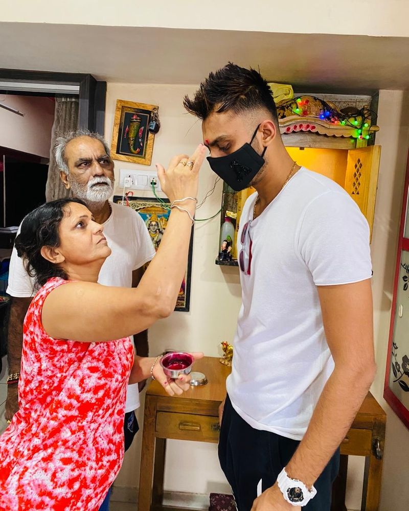 IPL 2020 Delhi Capitals leave for UAE see pictures apc