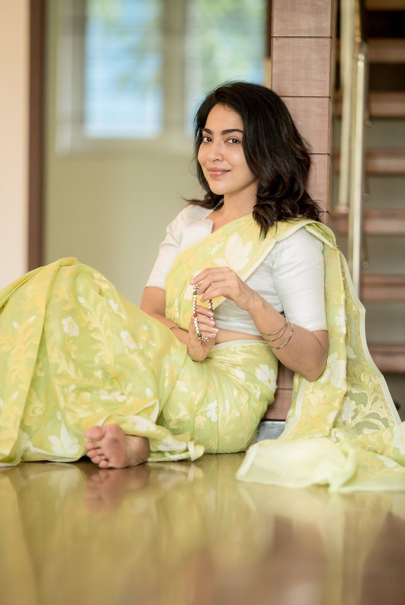 vijay tv anchor ramya latest hot saree photo shoot