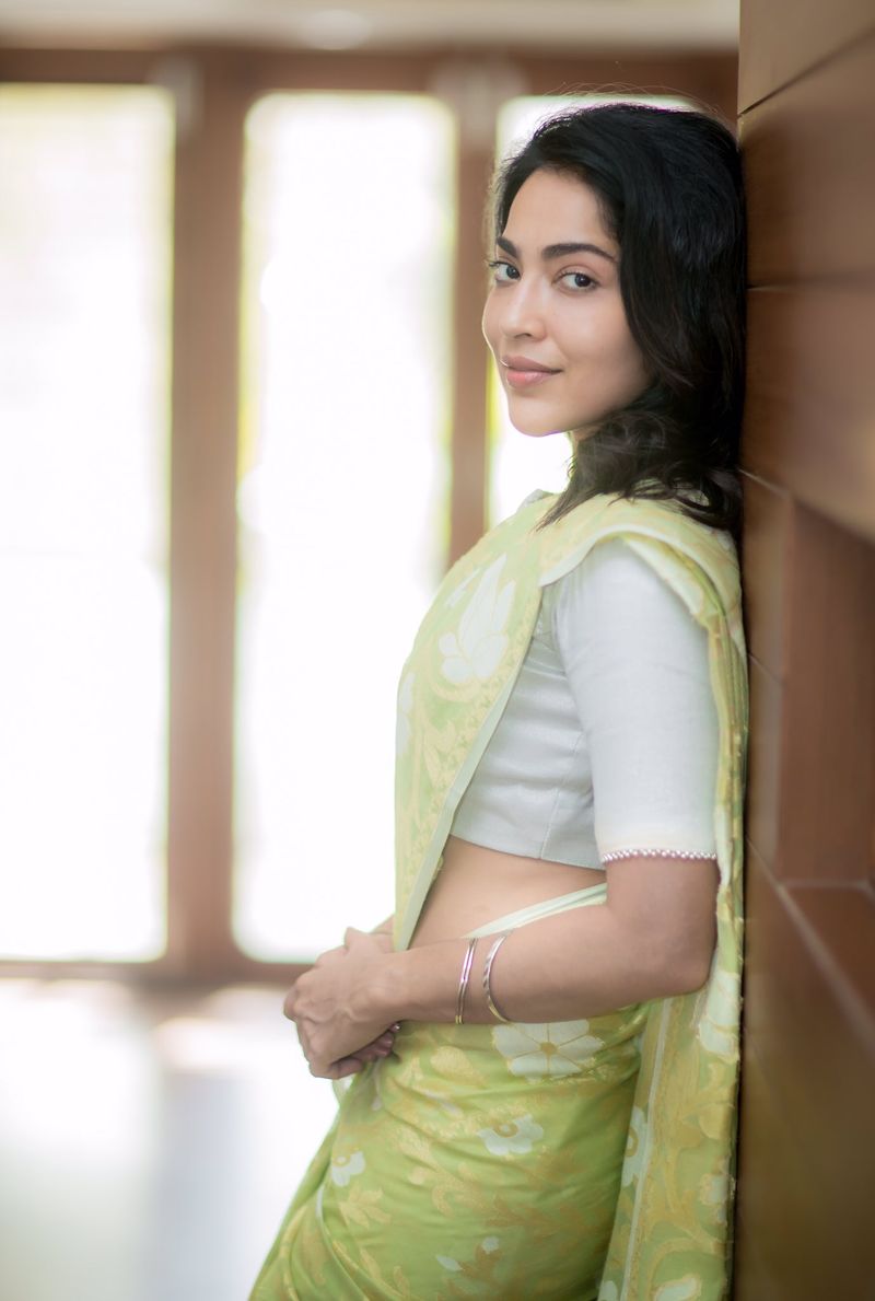 vijay tv anchor ramya latest hot saree photo shoot