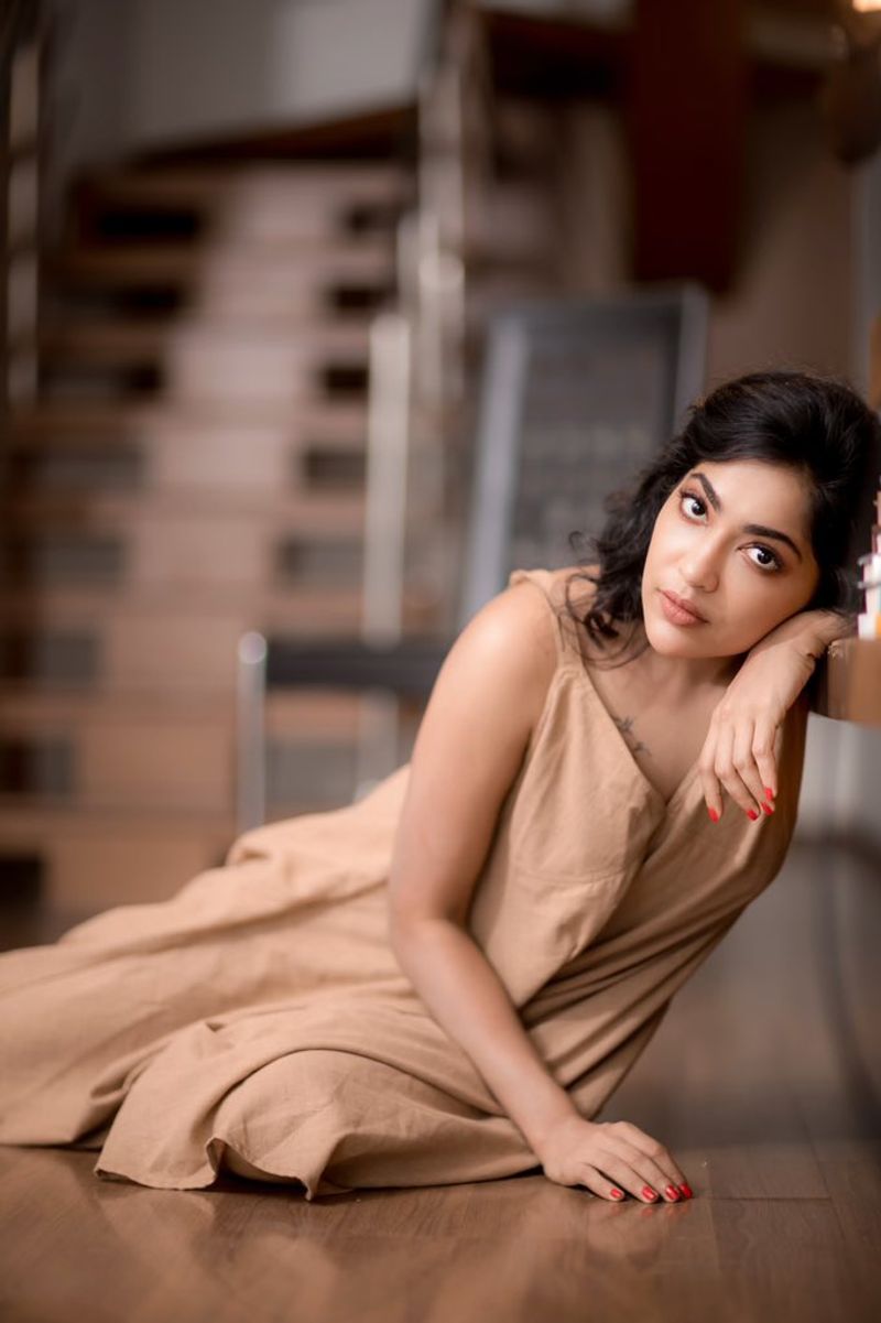 vijay tv anchor ramya latest hot saree photo shoot