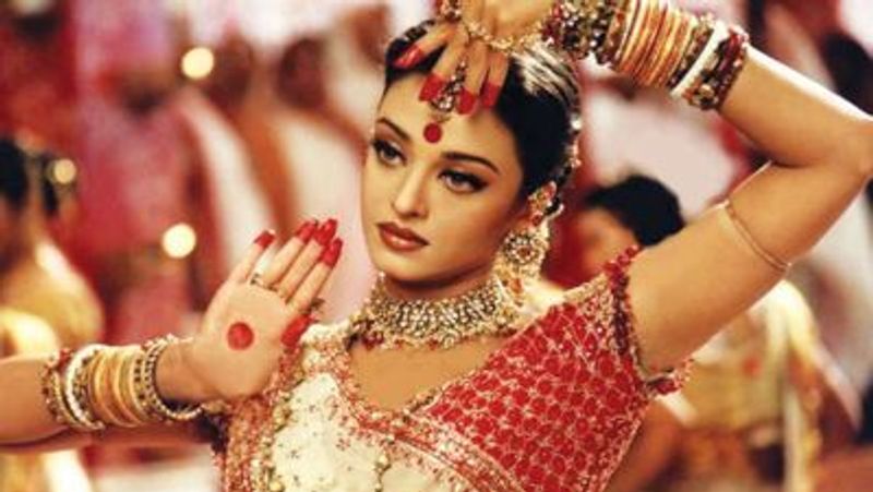 Perfectionist Aishwarya Rai didn't stop dancing despite bleeding ears