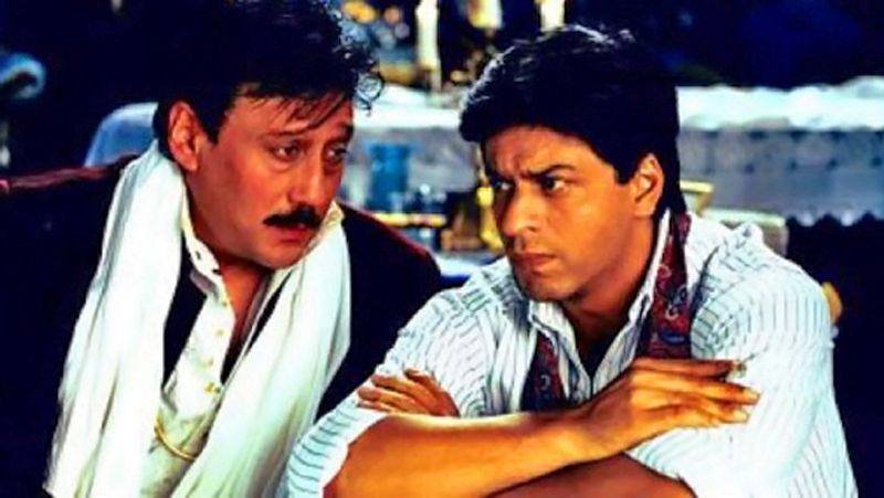 <p>তবে পর্দার পেছনে এমন অনেক ঘটনা থেকে যায় যা হতো পর্দার সামনে ঠিক উল্টো ছবি তুলে ধরে। </p>