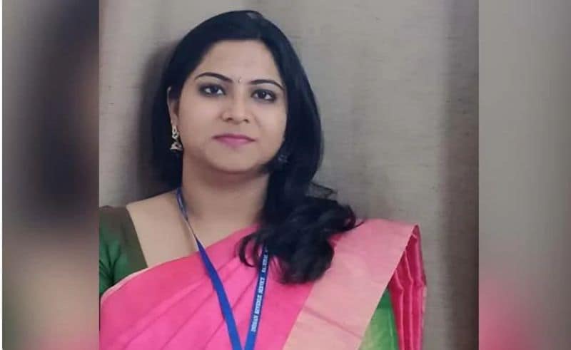 IAS success story UPSC topper Abhilasha Abhinav 18 rank struggle story in hindi kpt
