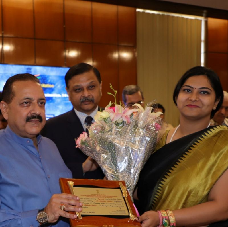 IAS success story UPSC topper Abhilasha Abhinav 18 rank struggle story in hindi kpt
