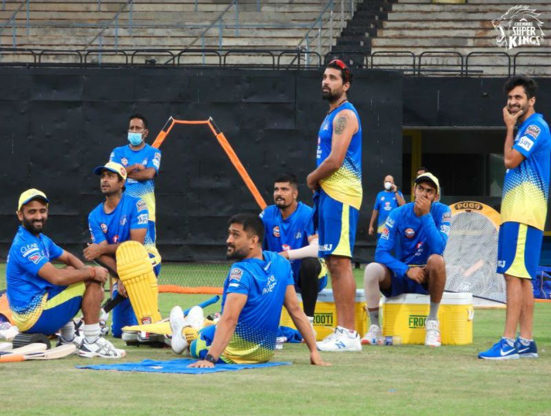 IPL 2020 Fans click MS Dhoni pictures Chennai airport CSK head to UAE apc