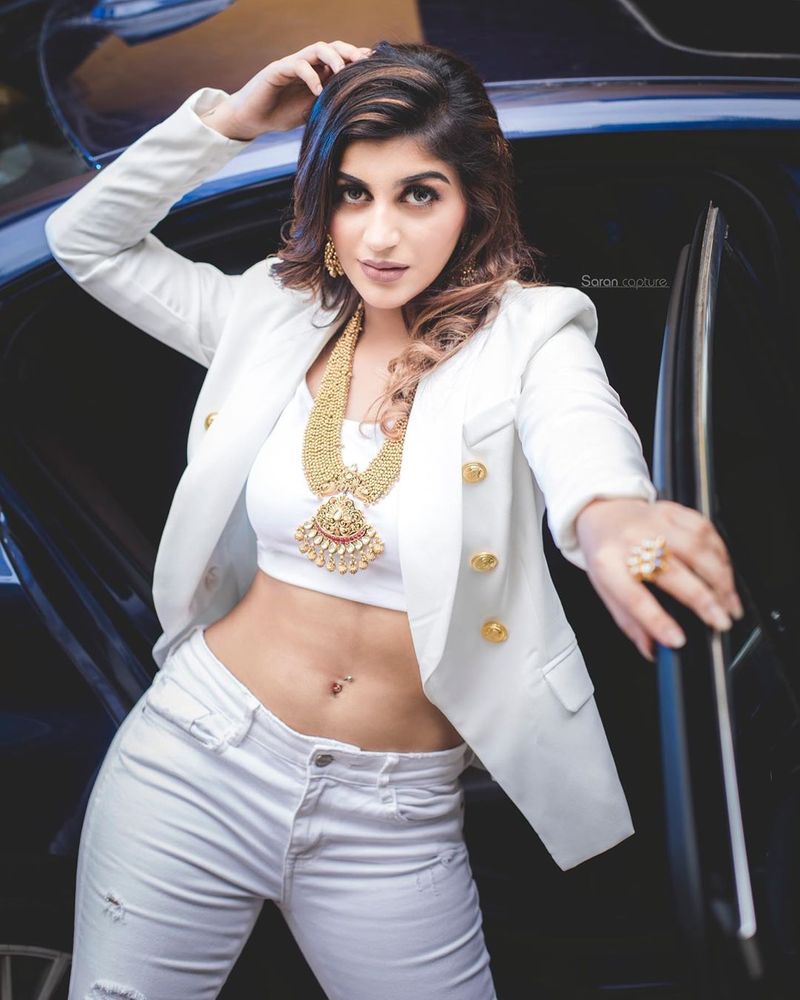 big boss Fame actress Yashika anand hotness Overloaded Photo going viral