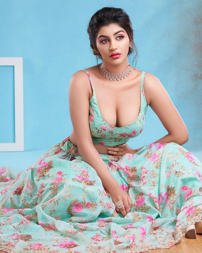 big boss Fame actress Yashika anand hotness Overloaded Photo going viral