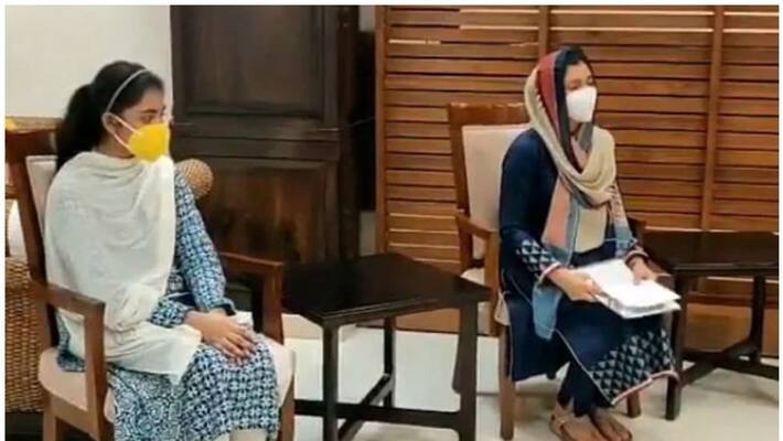 man divorcing wife by uttering triple talaq over a WhatsApp call, man divorcing wife by uttering triple talaq over a WhatsApp call,