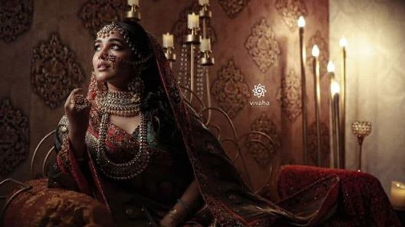 child artist anikha surendran princes getup photo shoot