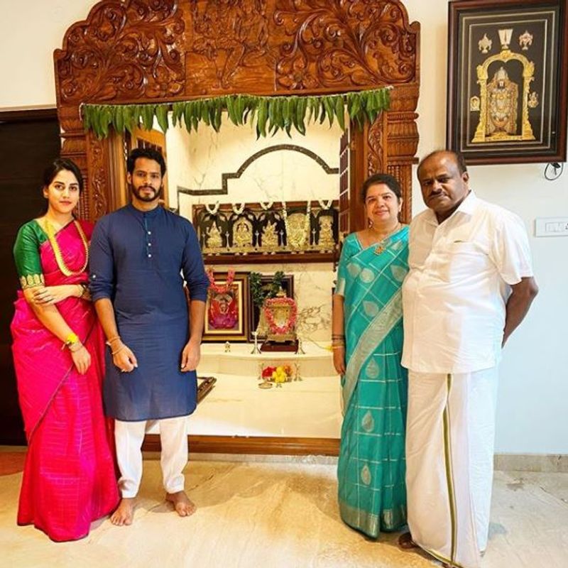 ಎಚ್ ಡಿ ಕುಮಾರಸ್ವಾಮಿ ಕುಟುಂಬಕ್ಕೆ ಆಶೀರ್ವಚನ ನೀಡಿದ ವಿನಯ್ ಗುರೂಜಿ