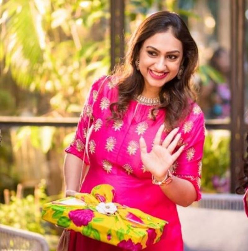 director hari wife pritha vijayakumar latest modern photos
