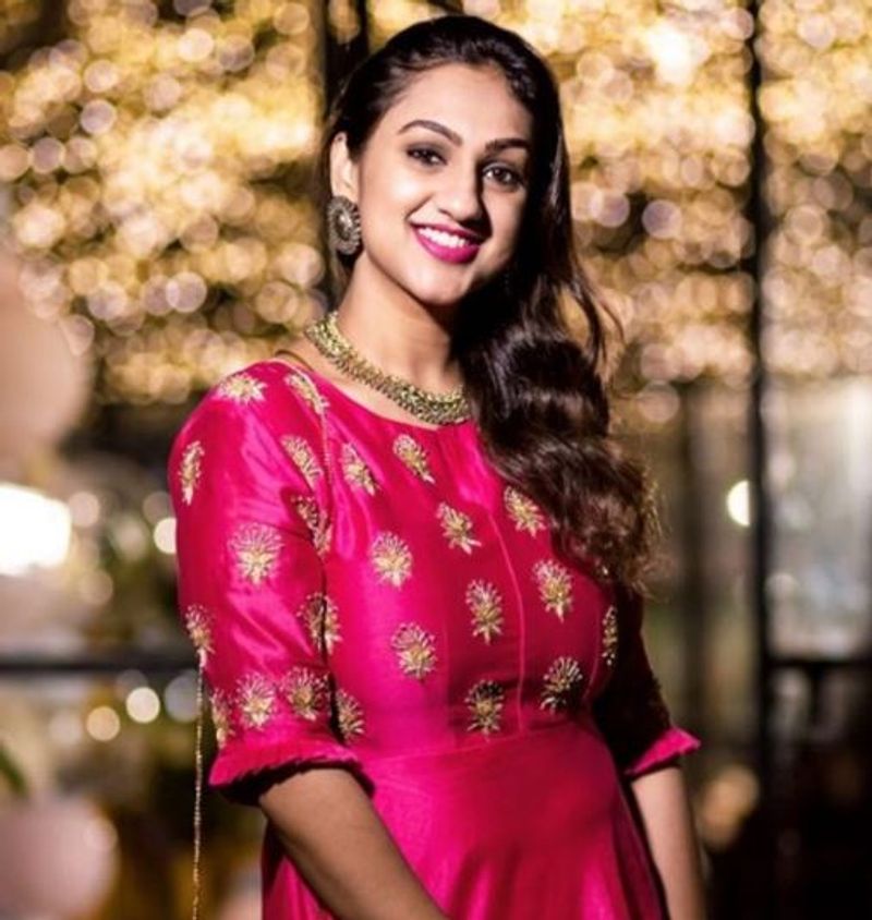 director hari wife pritha vijayakumar latest modern photos