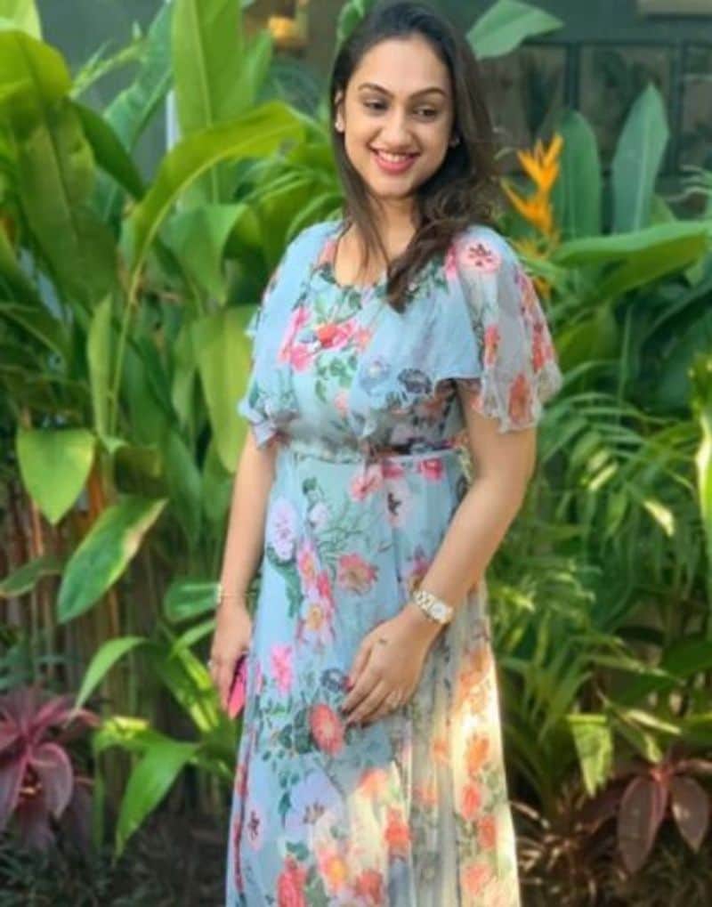 director hari wife pritha vijayakumar latest modern photos