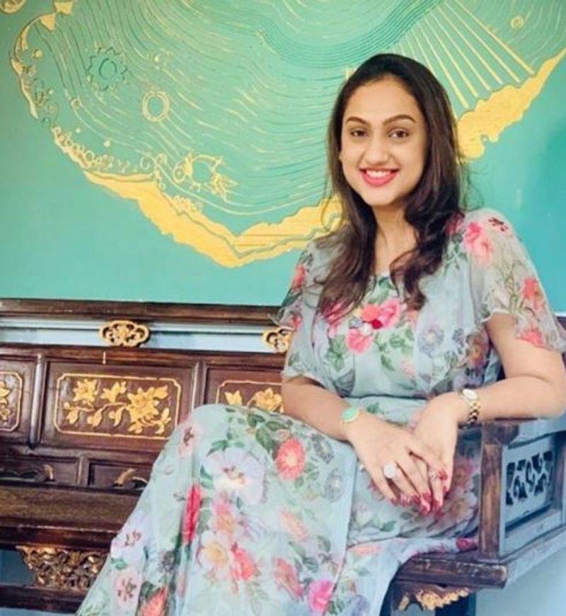 director hari wife pritha vijayakumar latest modern photos