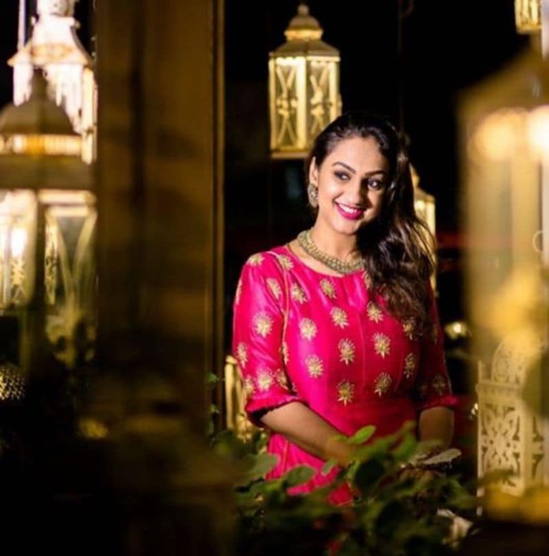 director hari wife pritha vijayakumar latest modern photos