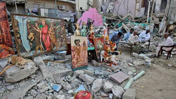 100 year old temple demolished in Pakistan, angry Hindus ask govt to arrange tickets to India KPP 100 year old temple demolished in Pakistan, angry Hindus ask govt to arrange tickets to India KPP