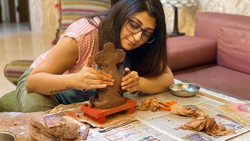 ganesh chaturthi 2020 kareena kapoor khan's Son Taimur Made Ganpati these celebs Also made ganpati their Self At home KPY