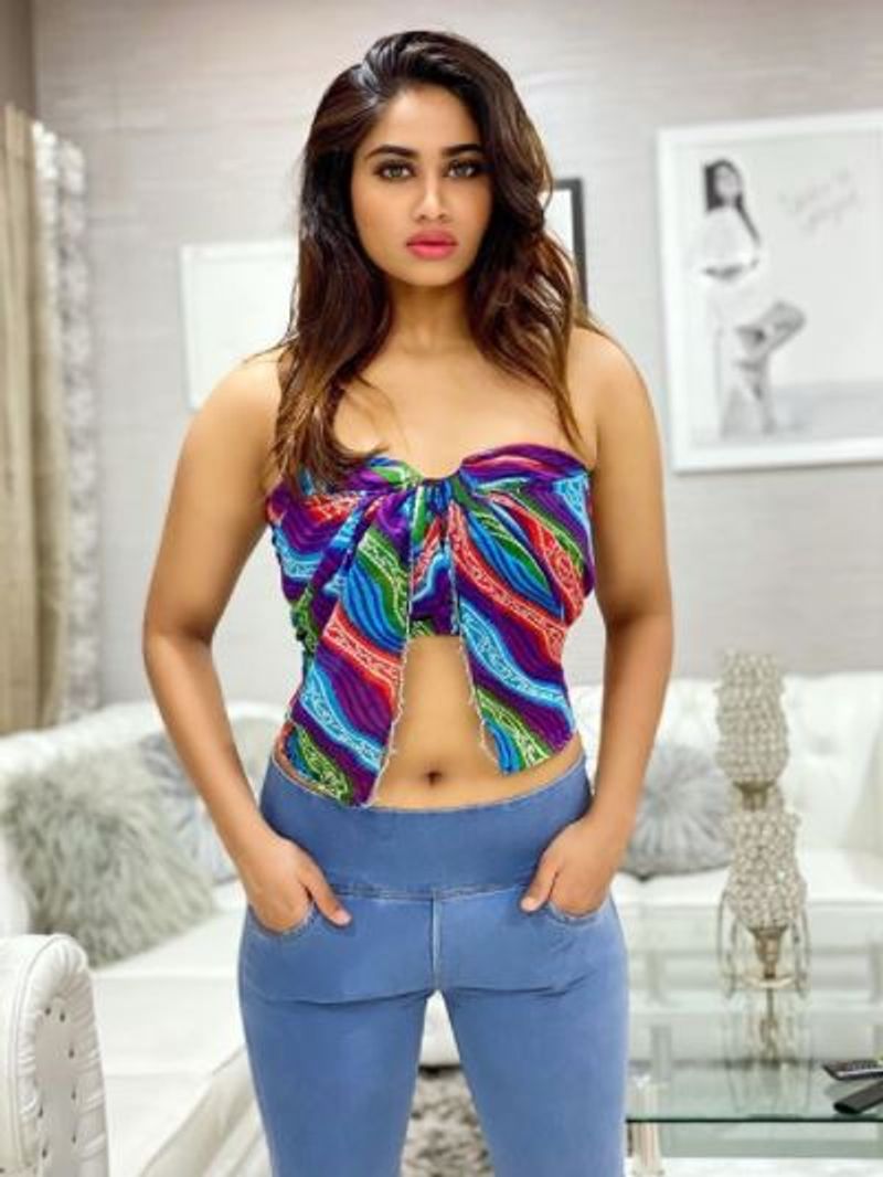 serial actress shivani narayanan latest hot photo gallery