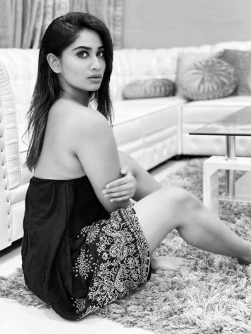 serial actress shivani narayanan latest hot photo gallery