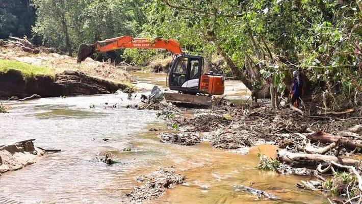 one more dead body found from pettmudi land slide spot one more dead body found from pettmudi land slide spot