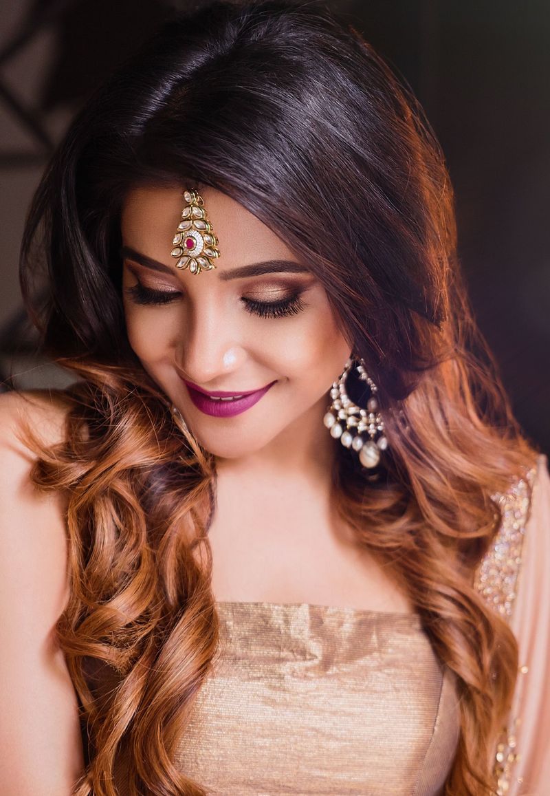 Kannada heroine sakshi agarwal who is creating heat among netizens with her bra beauty