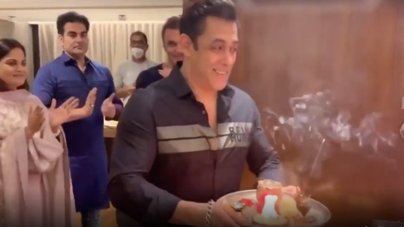 salman khan ganesh arti video goes viral on net BJC