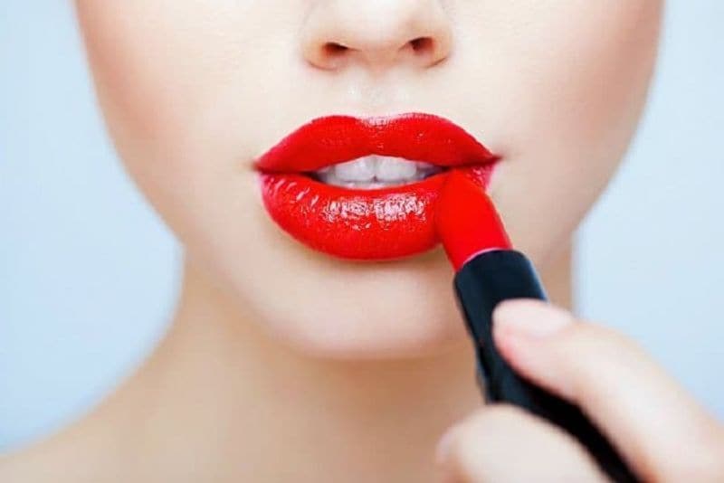 Try these 5 different ways to up your glam game using your lipstick-dnm