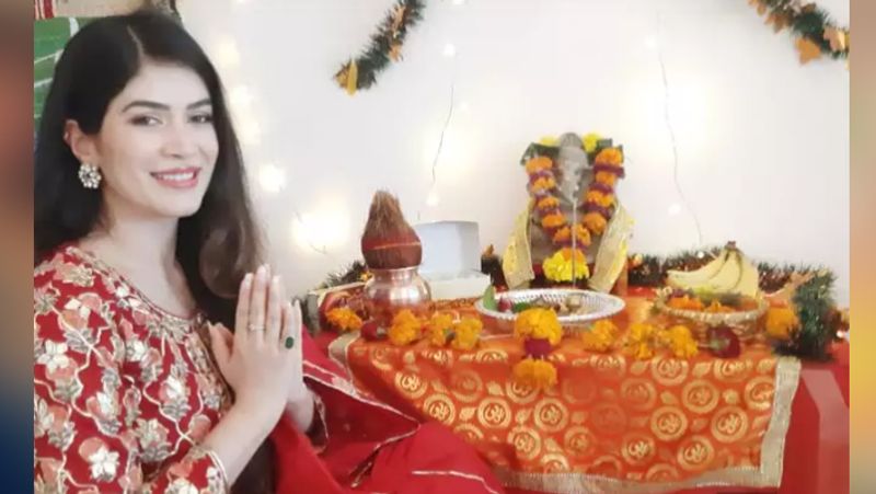 ganesh chaturthi 2020 shweta tiwari ganesh puja with daughter palak tiwari and son reyansh KPJ