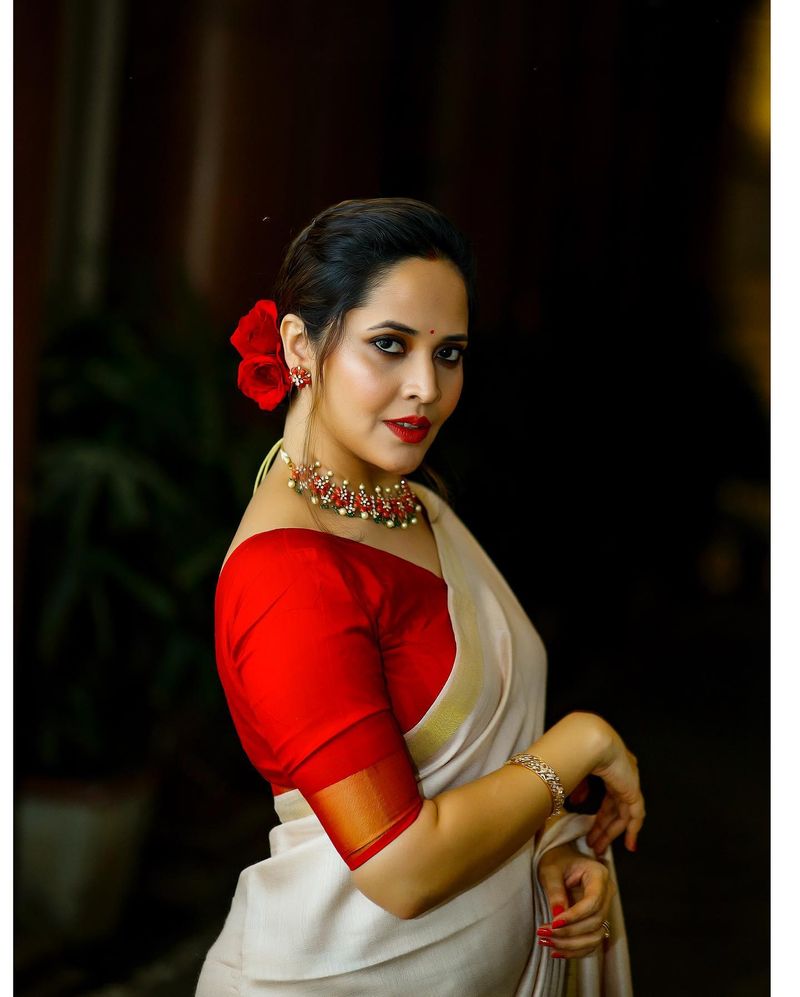 anasuya emotional on her mother reculect there strugle