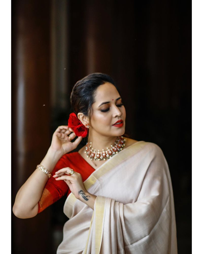 anasuya emotional on her mother reculect there strugle