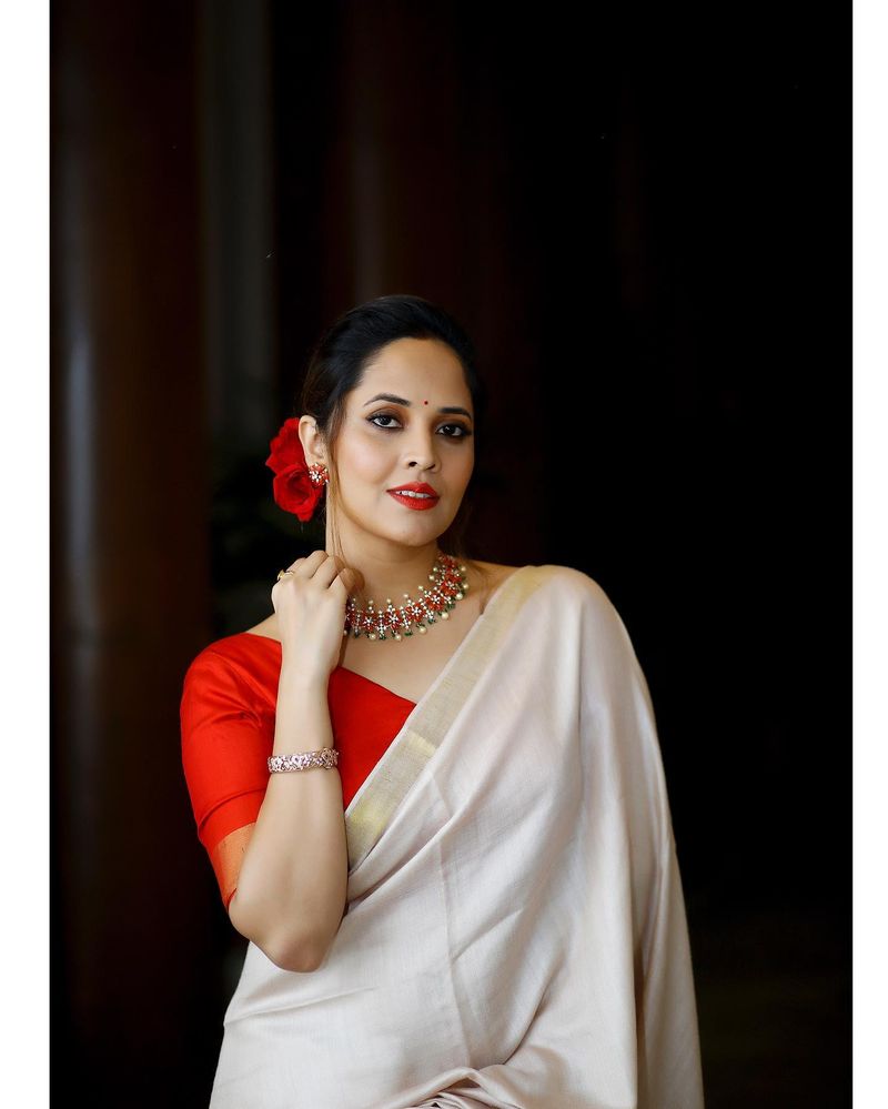 anasuya emotional on her mother reculect there strugle