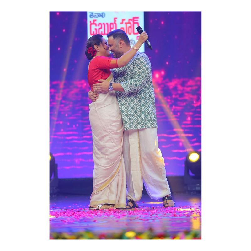 anasuya emotional on her mother reculect there strugle